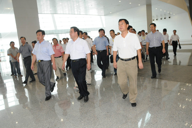 徐鵬強董事長(cháng)陪同劉曙光市長(cháng)視察會(huì )展中心