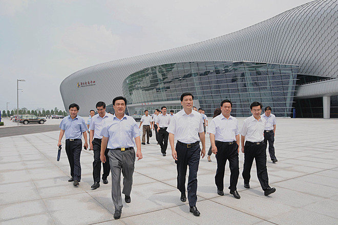 山東省副省長(cháng)夏耕視察濰坊昌大建設集團建設投入使用的會(huì )展中心