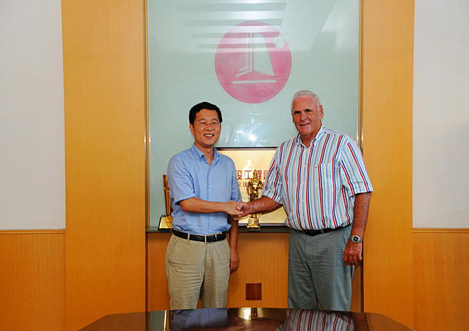 徐鵬強董事長(cháng)邀請沃克集團執行主席朗?沃克夫婦來(lái)濰考察