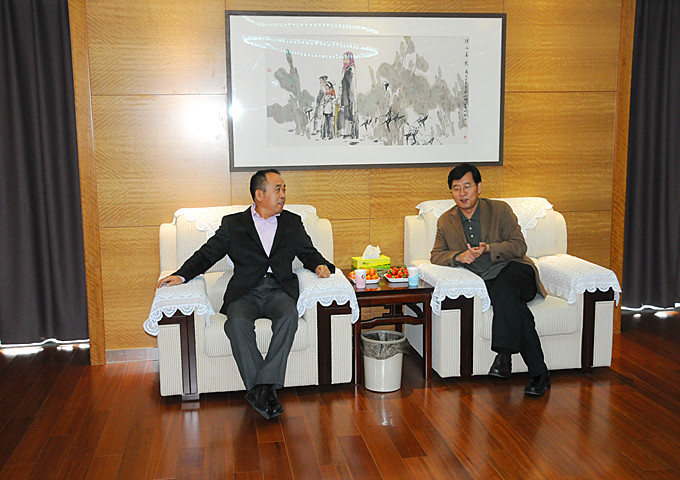 市委常委、宣傳部長(cháng)初寶杰來(lái)集團視察