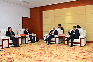 新西蘭客人羅德?馬勒（Rod Marler）來(lái)集團參觀(guān)考察