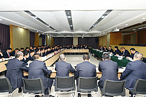 集團公司召開(kāi)“向管理要效益”項目經(jīng)理座談會(huì )