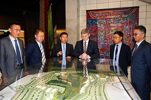 新西蘭總理比爾?英格里希先生接見(jiàn)徐鵬強董事長(cháng)