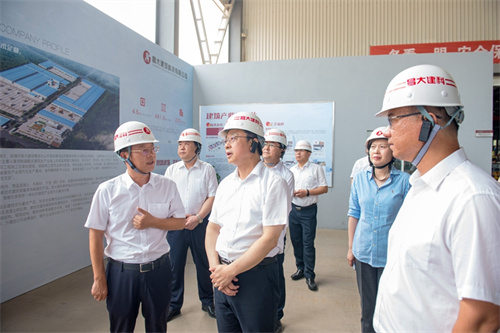 市委書(shū)記劉運來(lái)集團調研 集團董事長(cháng)徐鵬強、總裁朱九洲陪同